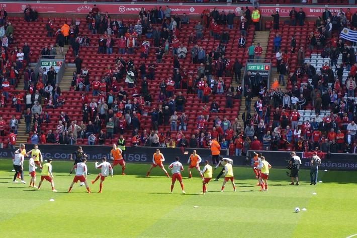 前 Royal Never Give Up 和 EDward Gaming 中路选手 Cryin 宣布他将暂时离开比赛：他计划在新赛季休息