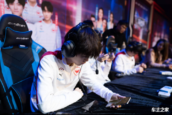 NAVI将面对 Ninjas in Pyjamas 在StarLadder StarSeries 2025秋季上半区决赛