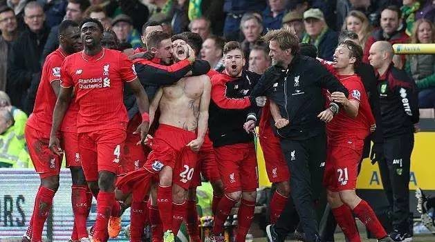 LGD Gaming 正式发布了玩家祝福视频：蛇年已经到来， Dragon 和 Phoenix 是吉祥的。