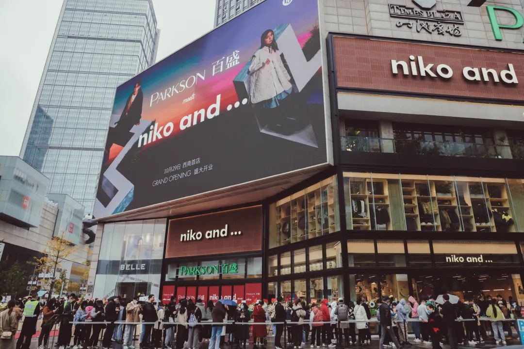 全球PUBGx布加迪联名上线！复古风迷你游戏“鸡地求生”回归